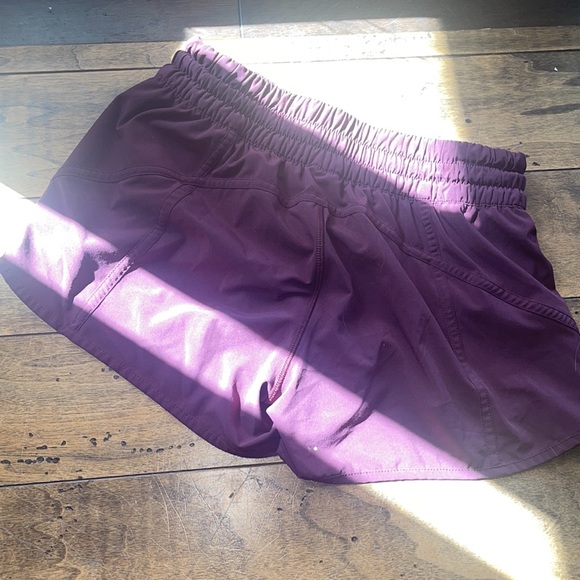 lululemon tracker shorts size 10 - Picture 13 of 13